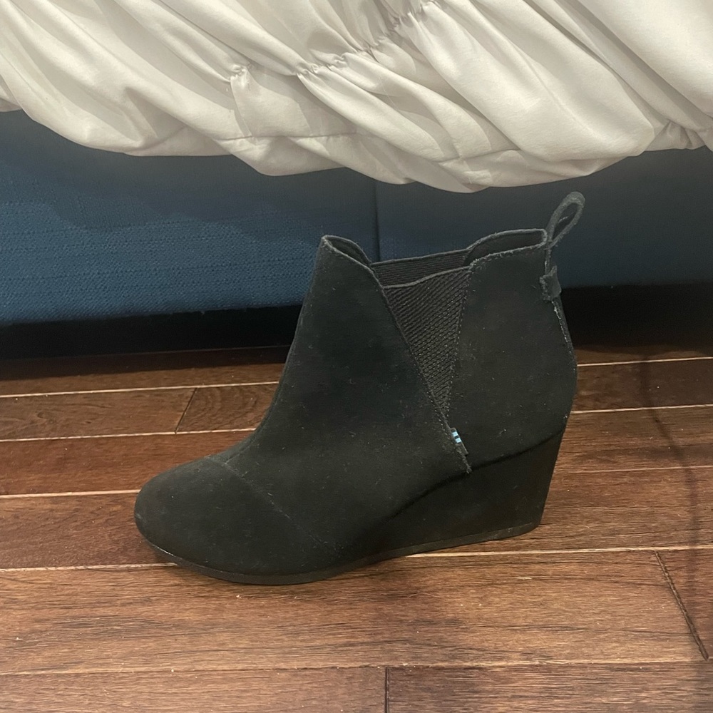 Toms black booties